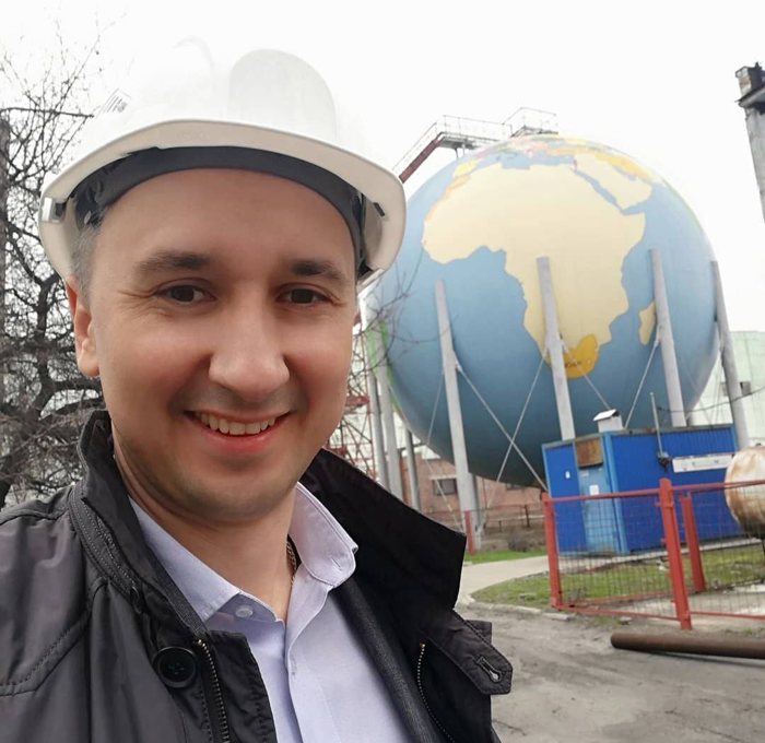 Роман Иванов на производственной площадке